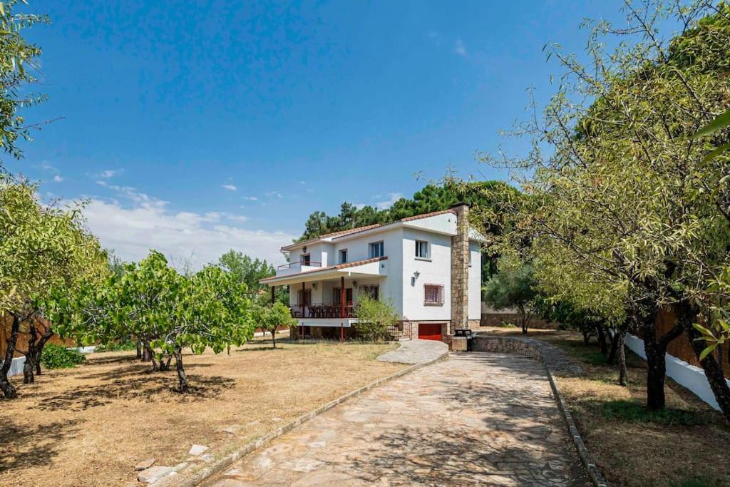 Casa Hortensia. Barbacoa En Robledo De Chavela La Estacion Exterior photo